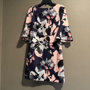 Vince Camuto Floral Flare Sleeve Size 4